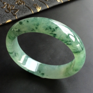(超值推荐)糯冰种飘花手镯(57.5mm)