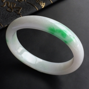 (超值推荐)糯冰种飘翠贵妃镯(56mm-49.3mm)