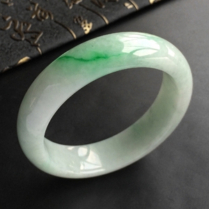 (超值推荐)糯冰种飘翠手镯(58mm)