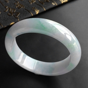 (超值推荐)糯冰种淡春带彩手镯(60.4mm)