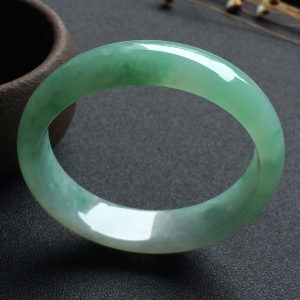 （超值推荐）糯冰种飘花手镯（58.6mm）