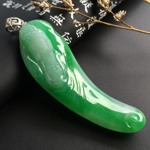 （超值推荐）（玉雕名家高松峰作品）糯冰种翠色观音挂件