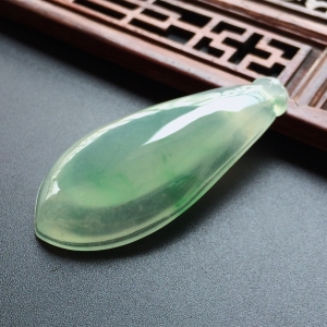 (超值推荐)冰种飘翠福瓜挂件