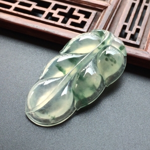 (超值推荐)冰种飘花玉叶挂件