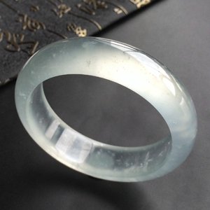 (超值推荐)冰玻种淡晴水手镯(57.1mm)
