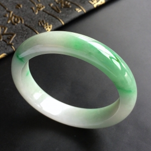 (超值推荐)糯冰种飘翠手镯(57.6mm)