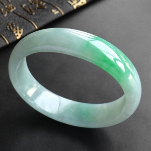(超值推荐)糯冰种飘翠贵妃镯(55mm-48.8mm)