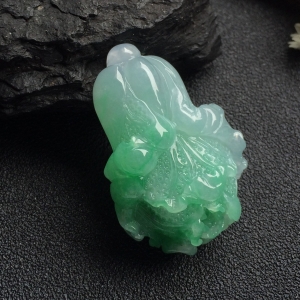 （超值推荐）糯冰种飘花白菜挂件