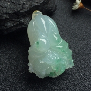 （超值推荐）糯冰种飘花白菜挂件