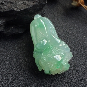 （超值推荐）糯冰种飘花白菜挂件