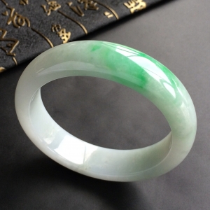 (超值推荐)糯冰种飘翠手镯(58.3mm)
