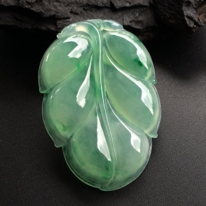 （超值推荐）冰种略飘翠玉叶挂件
