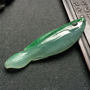 （超值推荐）糯冰种飘翠年年有余挂件