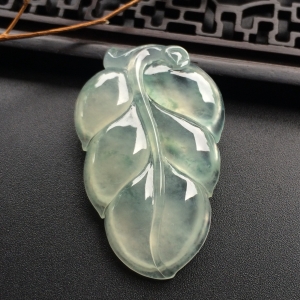 （超值推荐）冰种飘花玉叶挂件