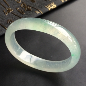 (超值推荐)冰种晴水略飘翠贵妃镯(53.8mm-43.8mm)