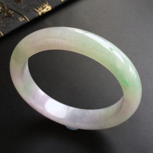 (超值推荐)糯冰种春带彩手镯(56.5mm)