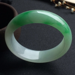 （超值推荐）糯冰种飘翠手镯（57.2mm）