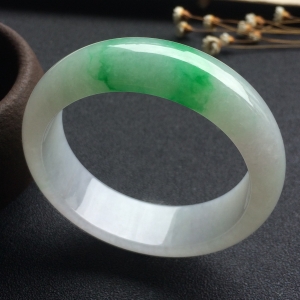 （超值推荐）糯冰种飘翠手镯（53mm）