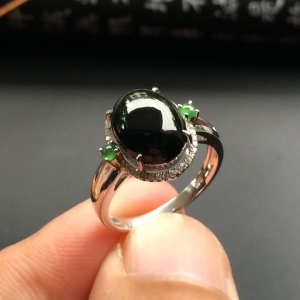 （超值推荐）冰种墨翠镶白金钻石戒指