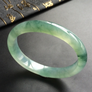 (超值推荐)冰种飘花贵妃镯(55.7mm-50.1mm)