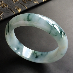 (超值推荐)糯冰种飘花手镯(57.5mm)