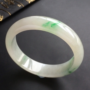 (超值推荐)糯冰种飘翠手镯(59mm)