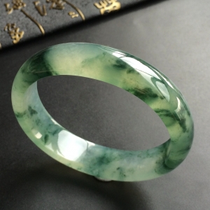 (超值推荐)冰种飘花贵妃镯(56.2mm-50.6mm)