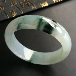 (超值推荐)糯冰种飘花手镯(58.5mm)