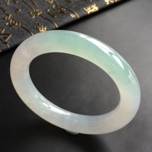 (超值推荐)糯冰种晴水圆条手镯(56.7mm)