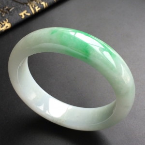 (超值推荐)糯冰种飘翠手镯(58.3mm)