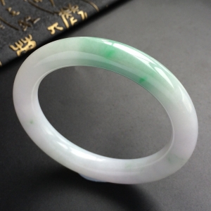 (超值推荐)糯冰种略飘翠圆条手镯(57.3mm)