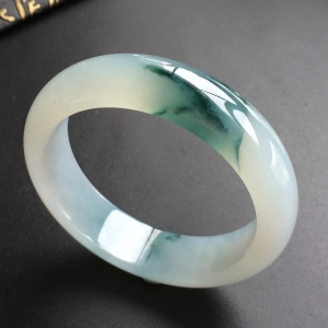 (超值推荐)糯冰种飘花手镯(55.7mm)