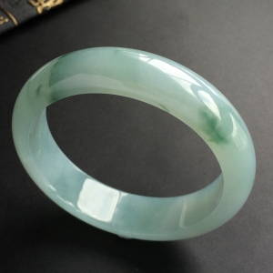 (超值推荐)糯冰种飘花手镯(55.7mm)