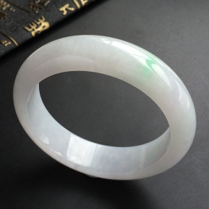 (超值推荐)糯冰种白底青手镯(57mm)