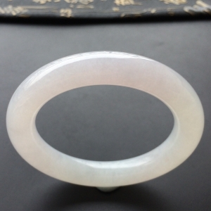 (超值推荐)糯冰种淡晴水圆条手镯(57.7mm)