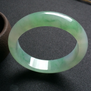 （超值推荐）糯冰种飘花手镯（57.8mm）