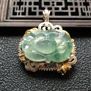 (超值推荐)冰种飘花镶白金钻石和和美美胸坠