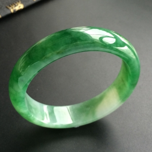 (超值推荐)糯冰种飘绿花手镯(57.8mm)