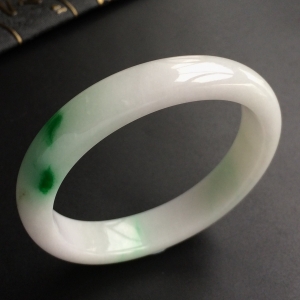 (超值推荐)糯冰种飘翠贵妃镯(53mm-47.2mm)