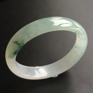 (超值推荐)糯冰种飘花贵妃镯(53.6mm-47mm)