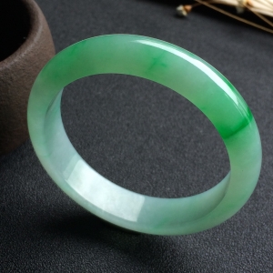 （超值推荐）糯冰种飘翠手镯（52.7mm）