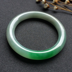 （超值推荐）糯冰种飘翠圆条手镯（54.8mm）
