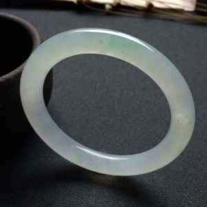 （超值推荐）冰种略飘花圆条手镯（54.6mm）