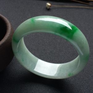 （超值推荐）糯冰种飘阳绿手镯（57mm）