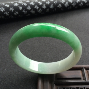（超值推荐）糯冰种飘翠手镯（58.1mm）