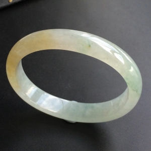 (超值推荐)糯冰种黄翡略飘花贵妃镯(54.4mm-47mm)