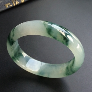(超值推荐)冰种飘花贵妃镯(56.3mm-50.3mm)