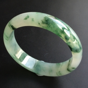 (超值推荐)糯冰种飘花手镯(58.5mm)