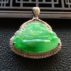 (超值推荐)糯冰种飘翠镶白金钻石玉佛胸坠