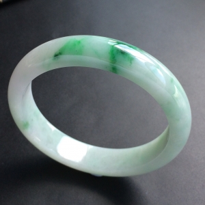 (超值推荐)糯冰种飘翠手镯(58.2mm)